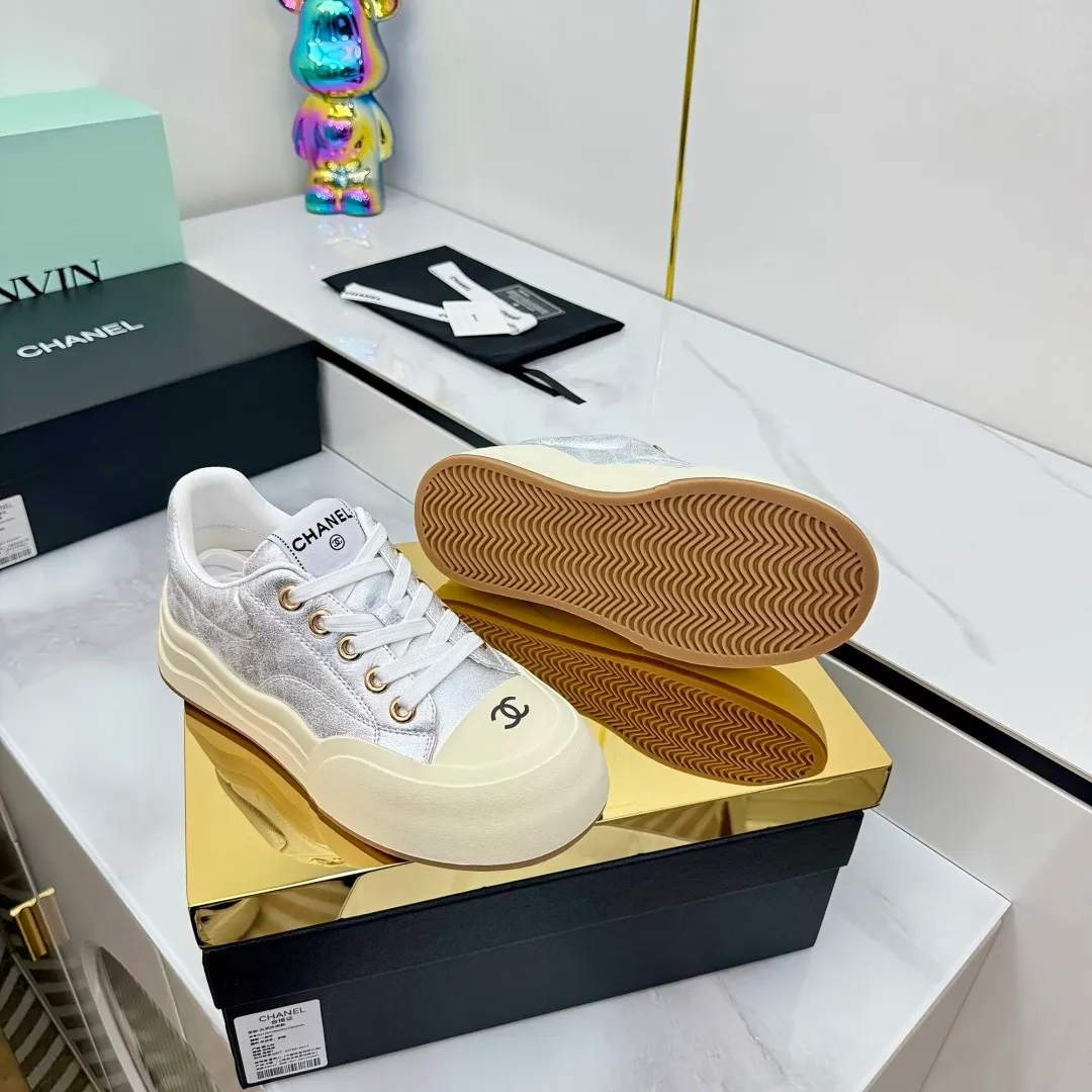 👟👟Ex-factory price 600👟👟 Chanel bread shoes ~ original calfskin panda shoes Chanel 25C latest hot style panda black and white sports shoes casual sneakers Xiaoxiang hot item classic black and white panda color coco girls must pay Fabric: original custom mixed sheepskin lining: original imported breathable mesh lining outsole: Original molded rubber + TPU combination Size: Women's 35-41 👉 👉 👉